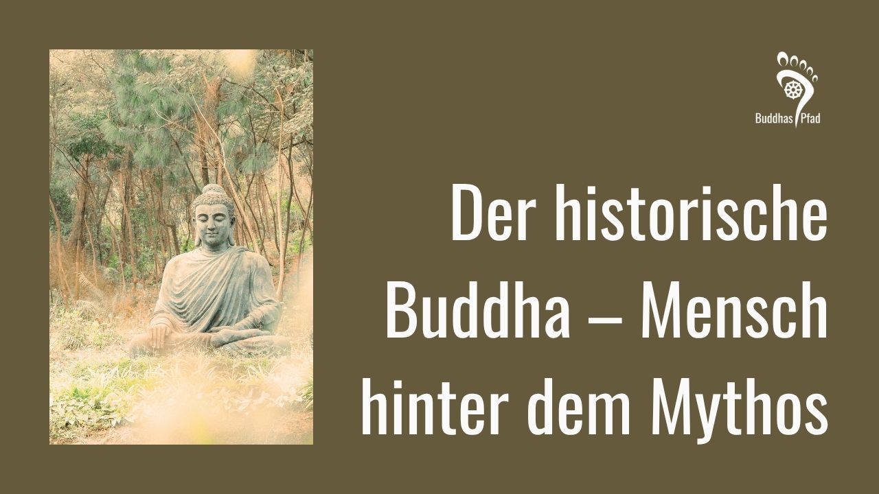 Steinerne Buddha-Statue im Lotussitz inmitten eines lichten Waldes – symbolisiert den historischen Buddha in natürlicher Umgebung.