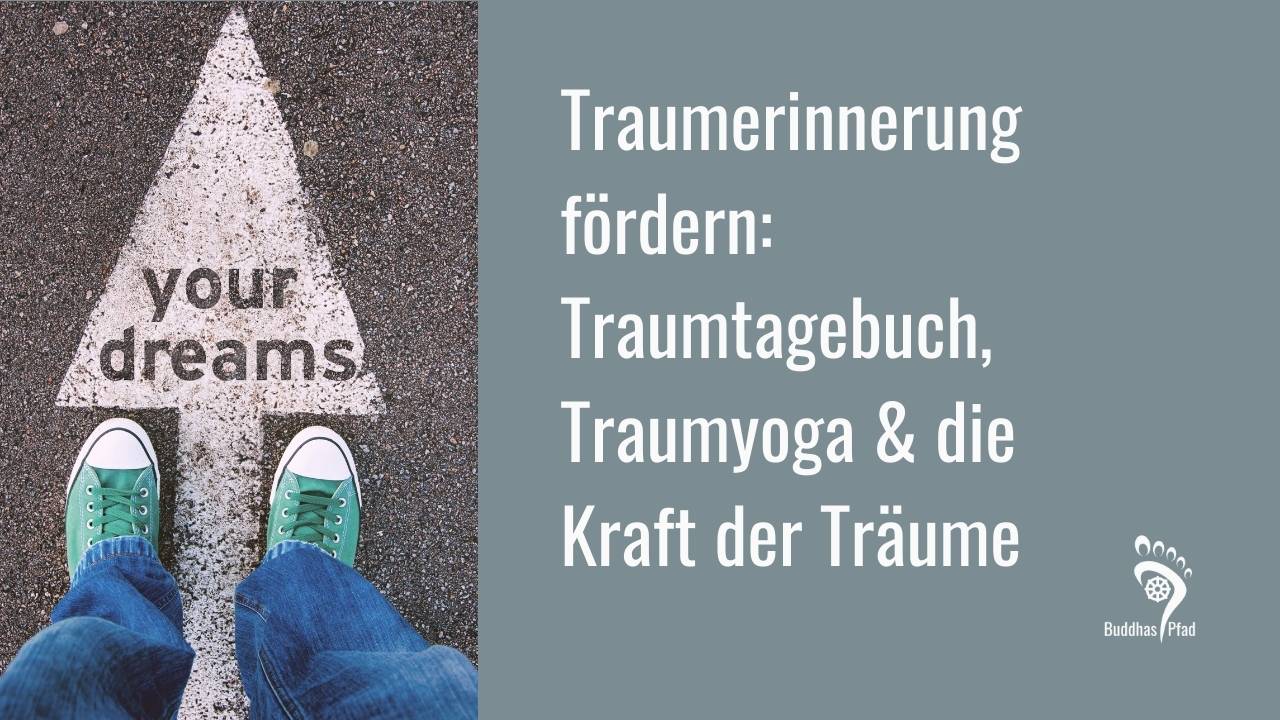 Zwei Füße in grünen Sneakers stehen vor einem aufgemalten Pfeil mit der Aufschrift „your dreams“; rechts daneben steht: „Traumerinnerung fördern: Traumtagebuch, Traumyoga & die Kraft der Träume“.